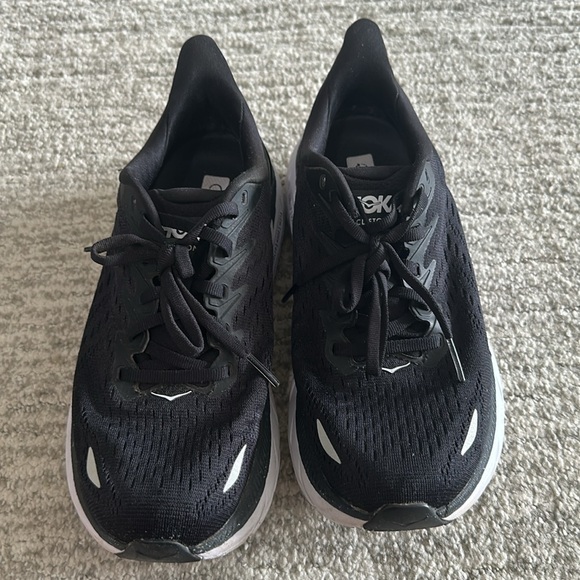 Hoka Clifton 8 Black and White Athletic Shoes sz 6.5 - Picture 2 of 9